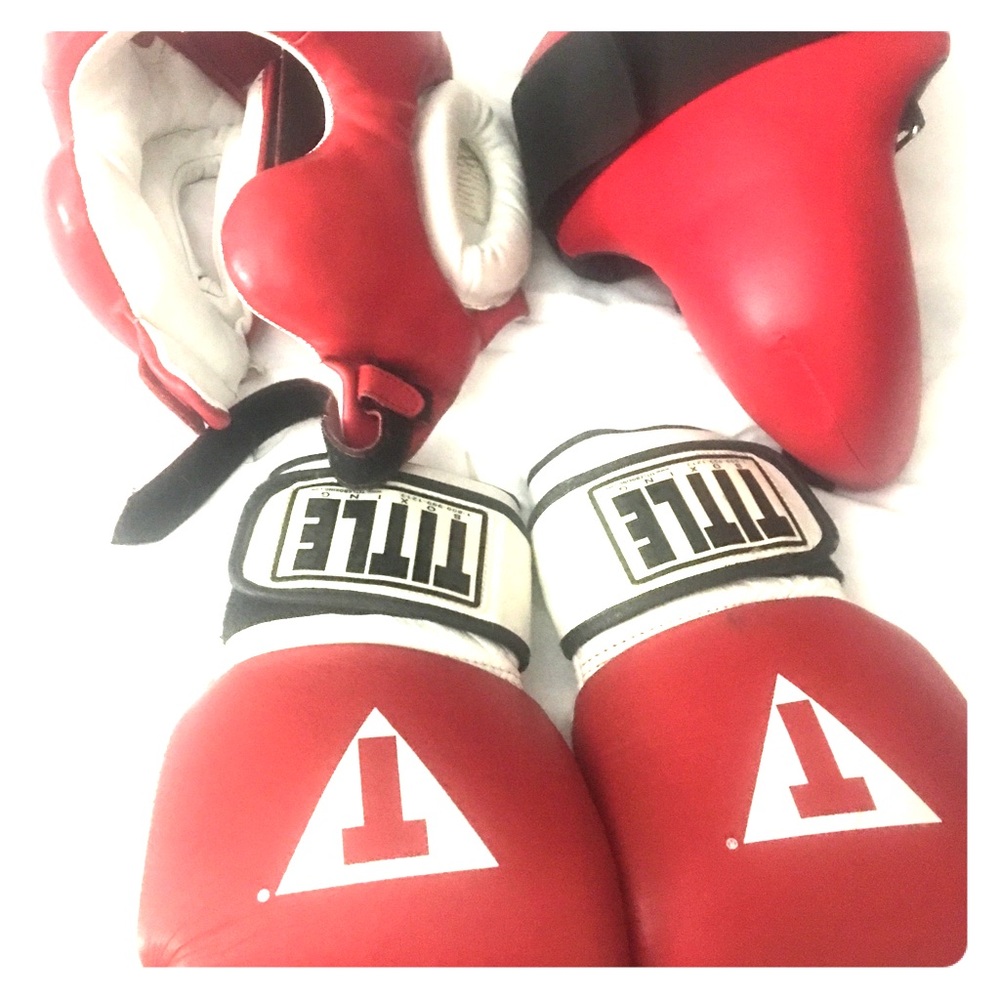Title set  16oz gloves xl cup lg headgear